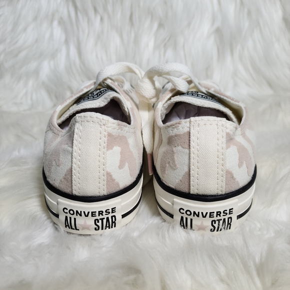 Converse Chuck Taylor All Star Low Top Cream 7 Women / 5 Men NWOB - Picture 3 of 6